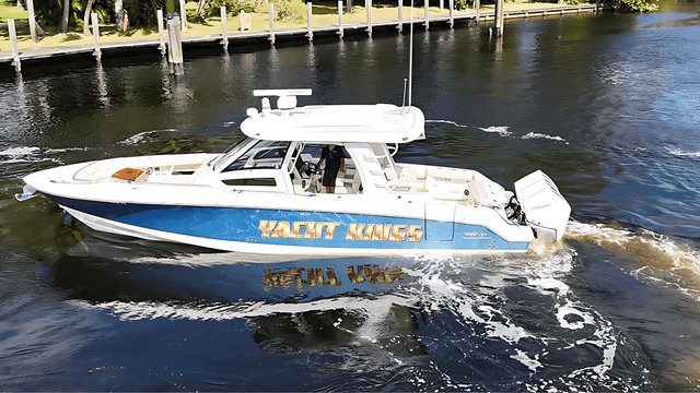 35 ft 2020 Boston Whaler 350 Realm, Yacht Kings