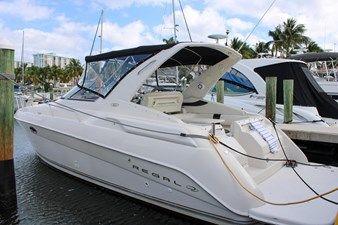 32' REGAL 3260 COMMODORE 2000