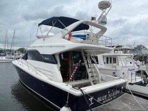 2001 Uniesse Flybridge 48