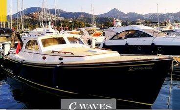 C WAVES _HINCKLEY YACHTS