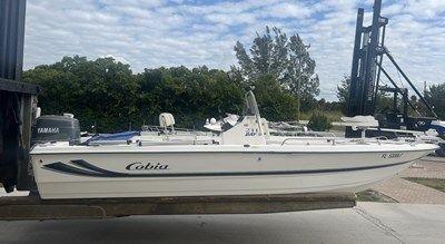 2002 Cobia 211 Bay Boat