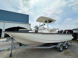 2023 Boston Whaler 210 Montauk