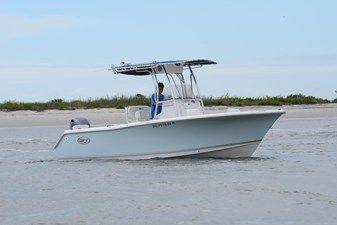 2017 Sea Hunt Triton 225