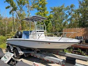 2008 BOSTON WHALER 200 DAUNTLESS