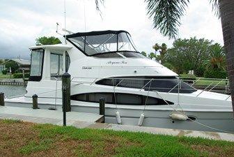 2001 Carver 444 Cockpit Motoryacht