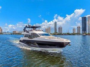 2023 Sunseeker 76 Yacht