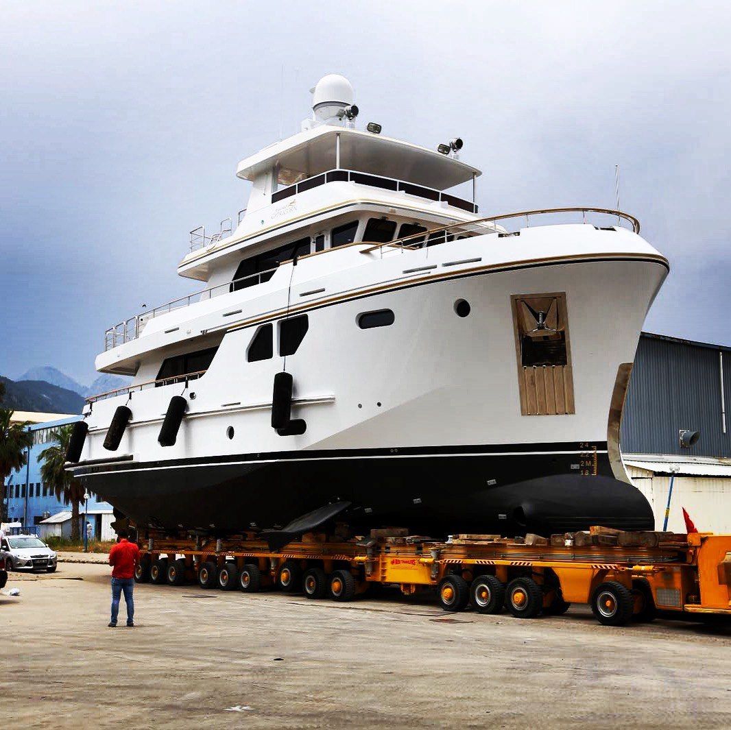 Expedition Yacht