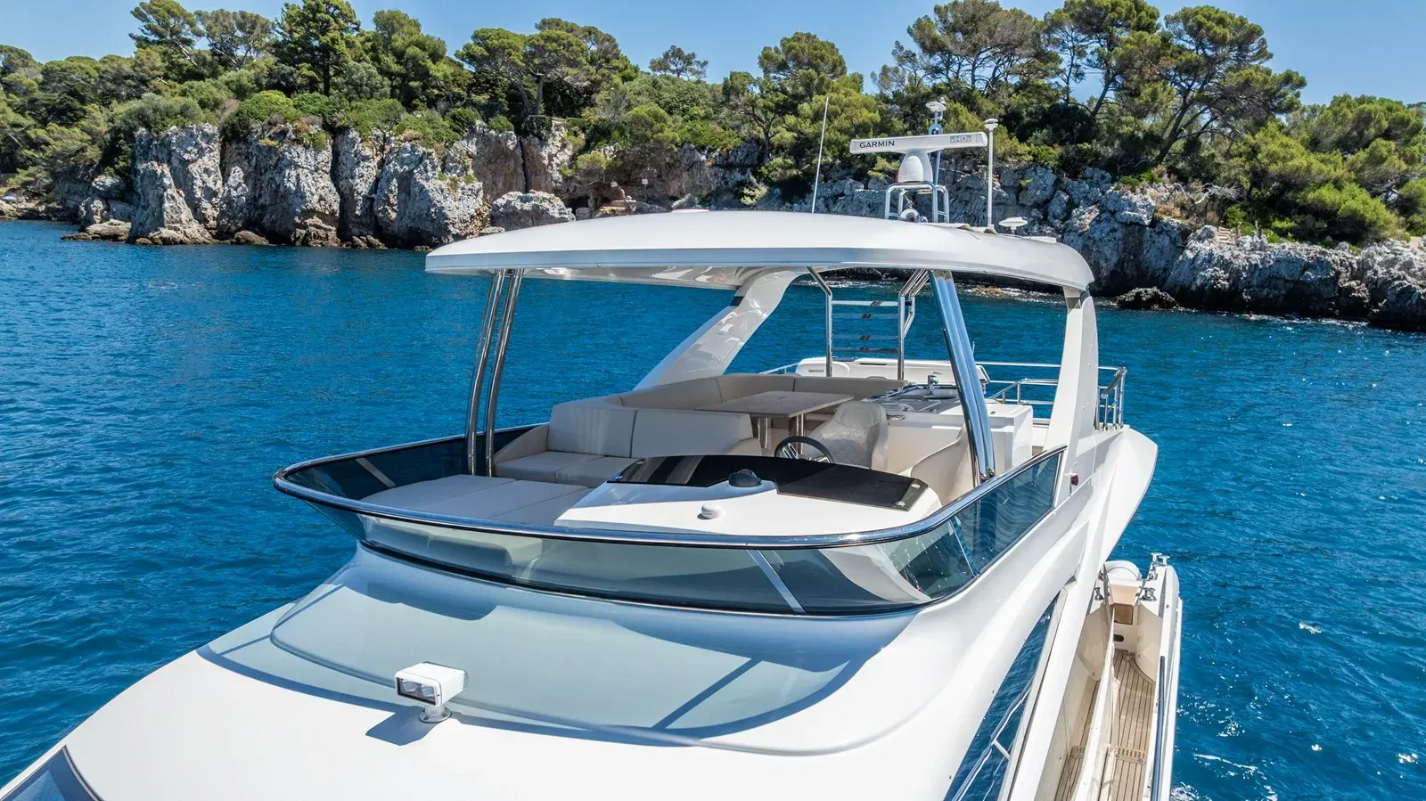 Buy a yacht PIRVELI - Absolute Yachts