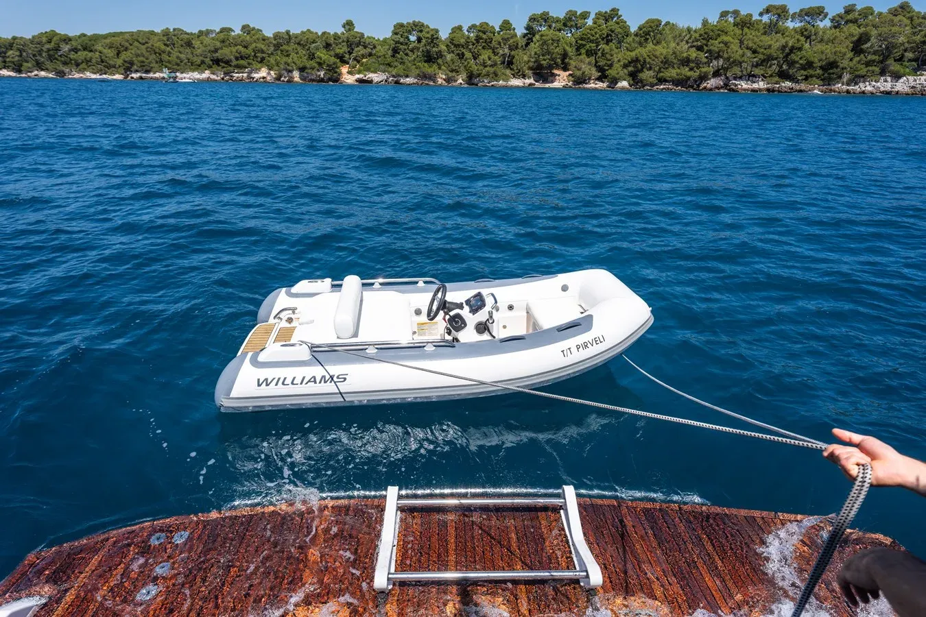 the best price on PIRVELI - Absolute Yachts