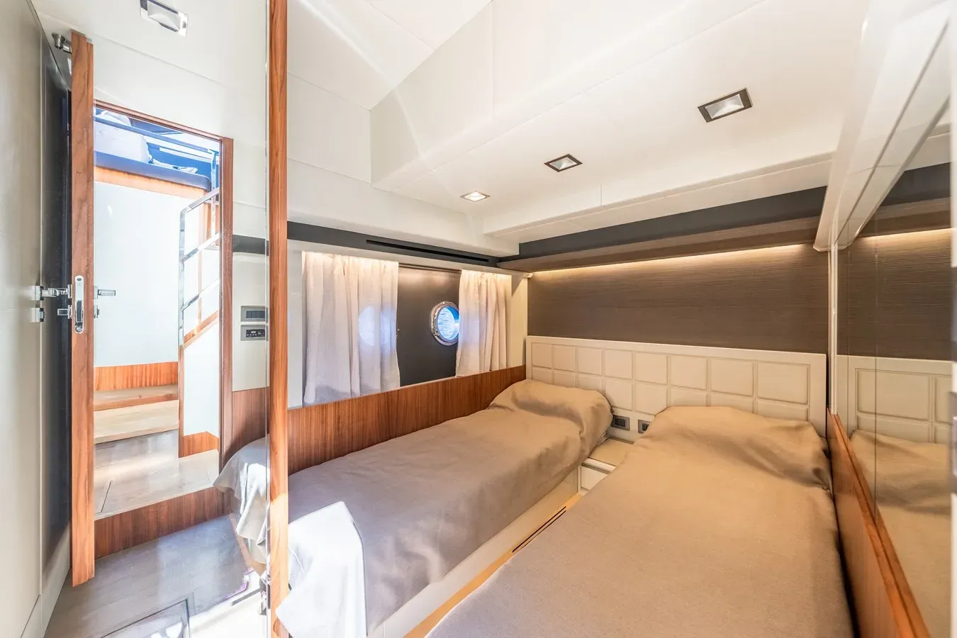 Buy a yacht PIRVELI 60