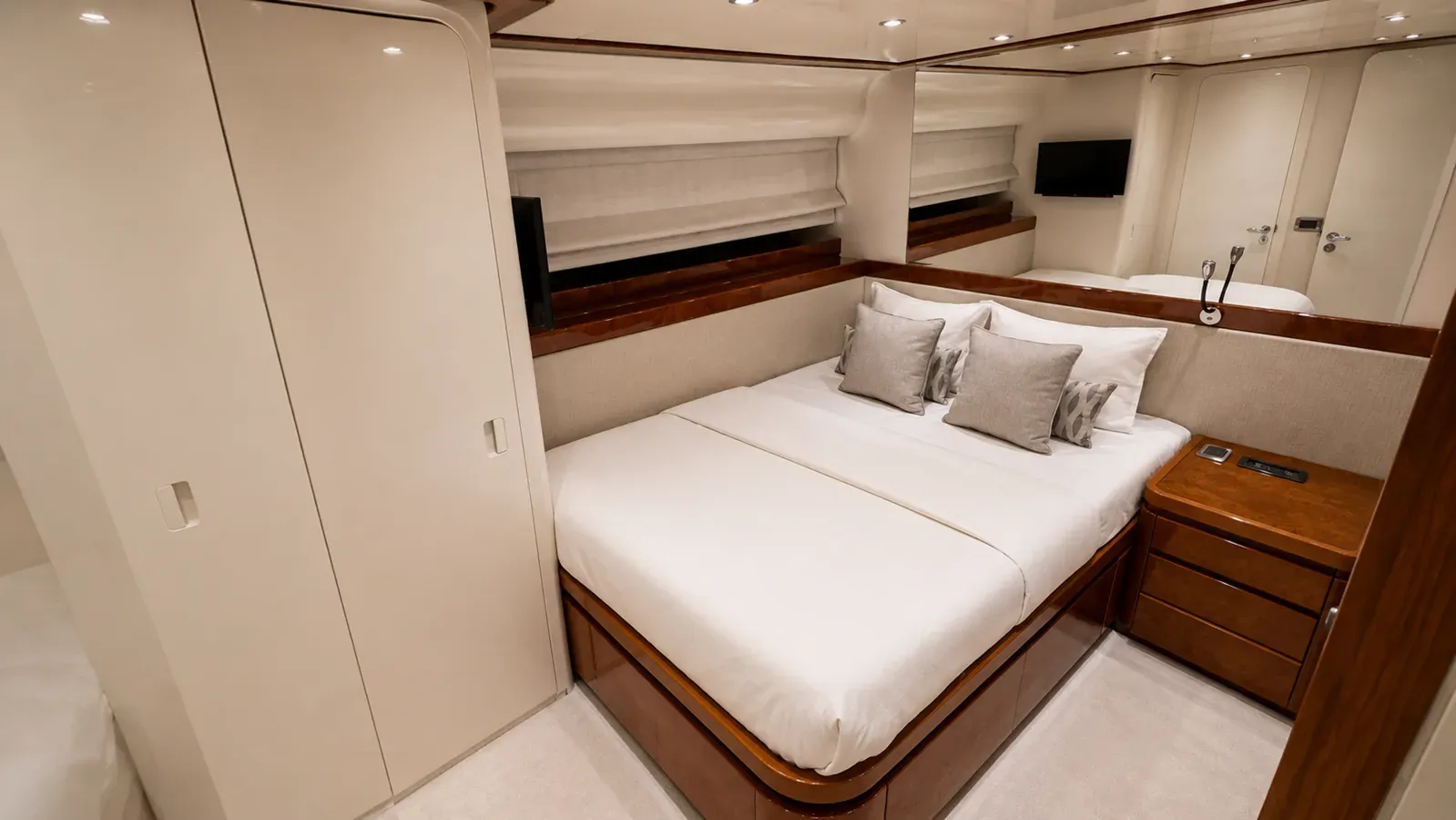 Buy a yacht Alpheratz - Admiral