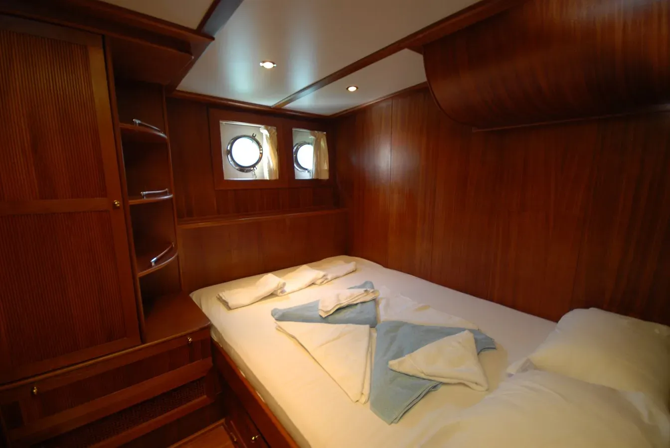 the best price on ARINNA 2006