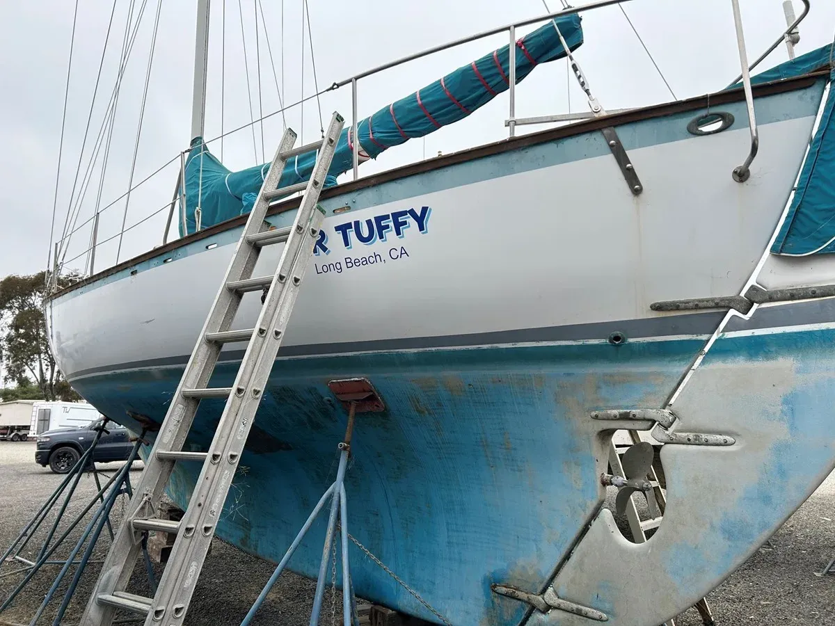 Buy a SIR TUFFY 38 at Shestakov Yacht Sales