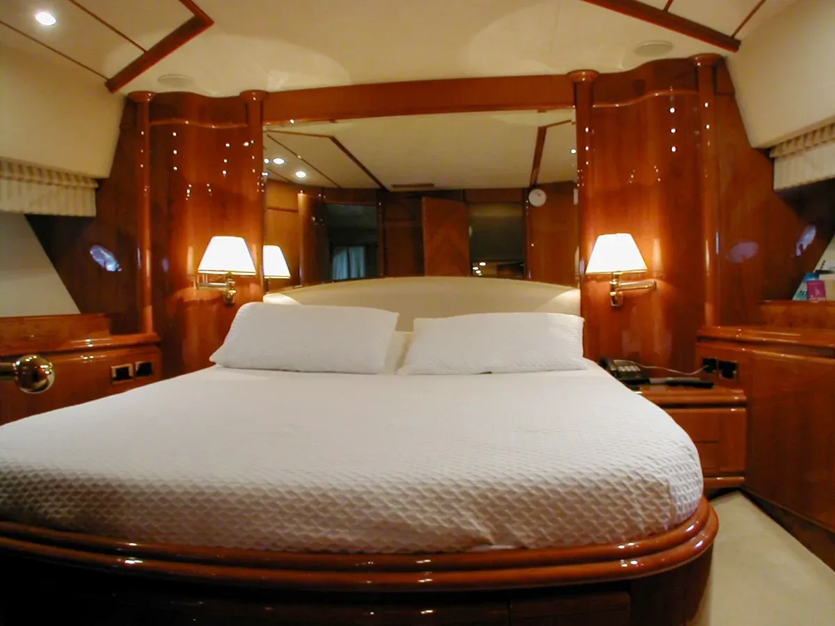 Buy a yacht 85 WEST Astondoa GLX 72