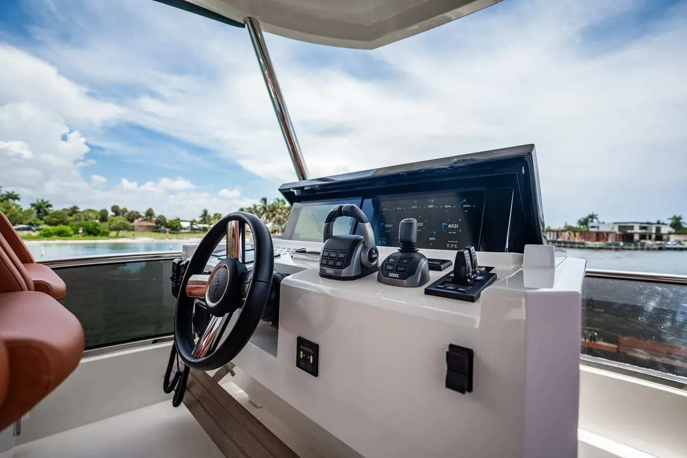 Купить яхту ELENA 66 Flybridge в Shestakov Yacht Sales
