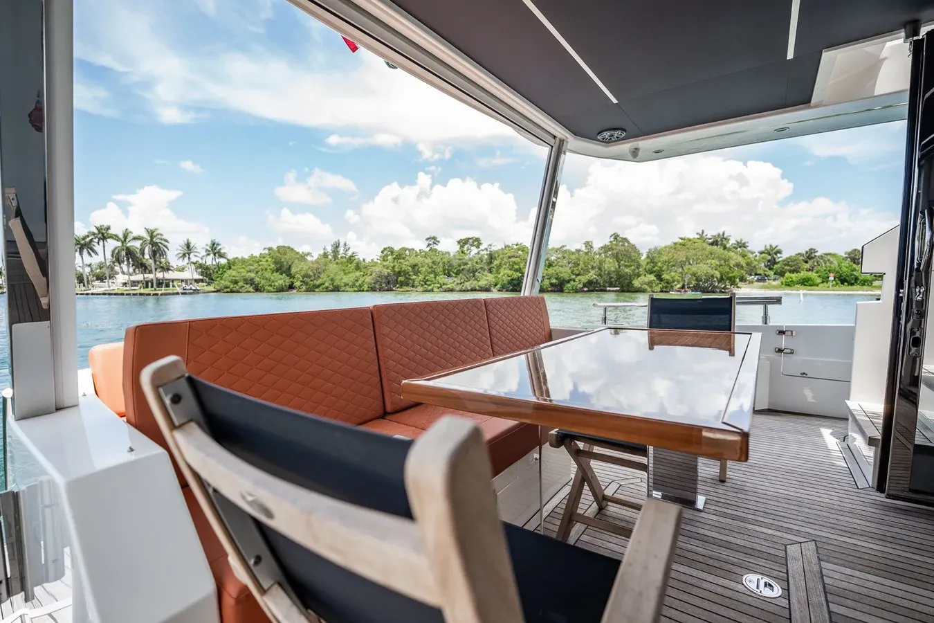 ELENA 66 Flybridge