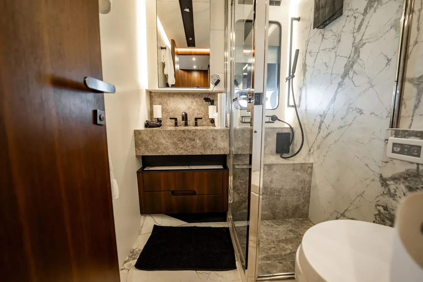 Buy a yacht HOTEL COLLECTION