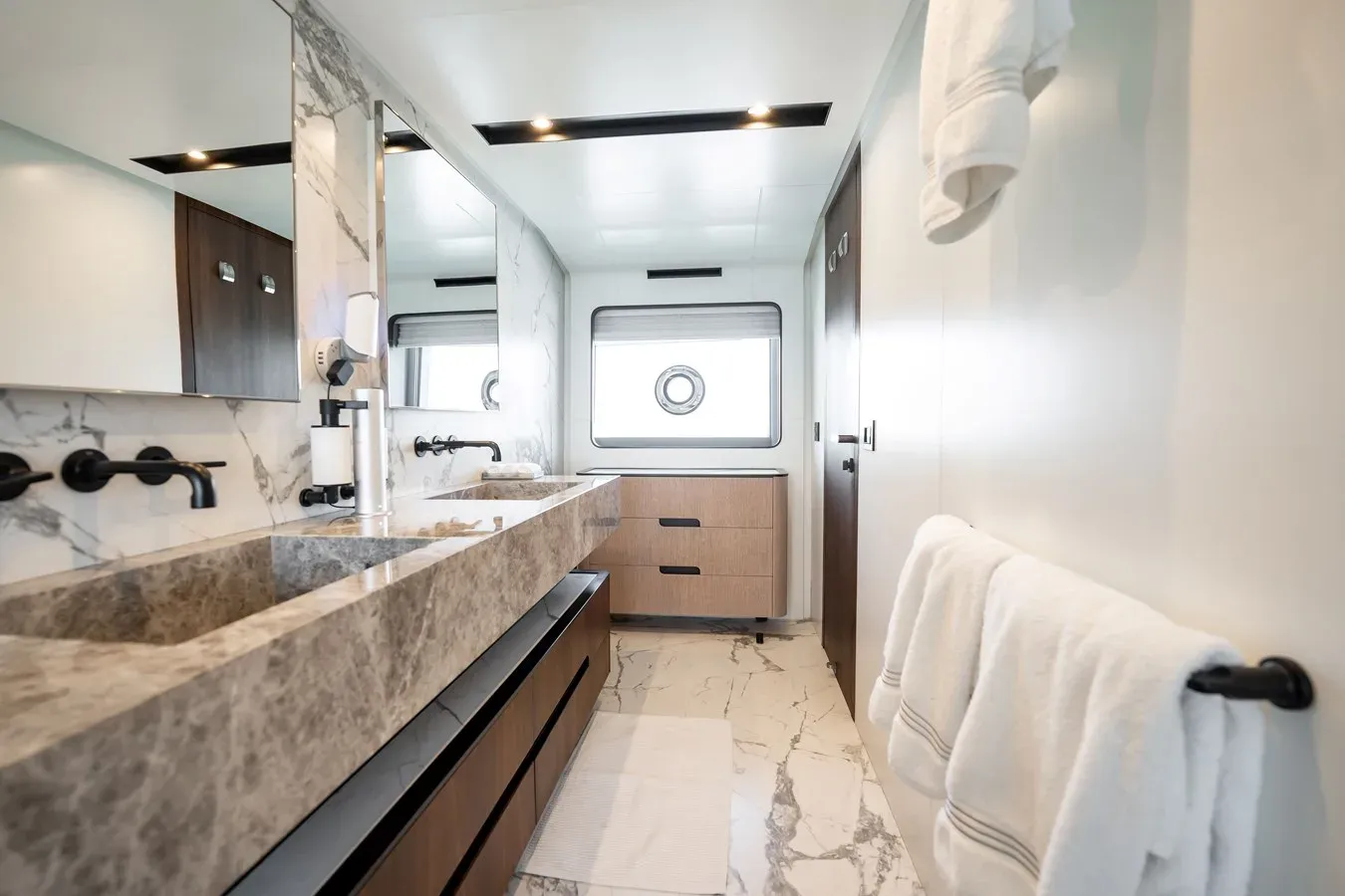 the best price on HOTEL COLLECTION 82