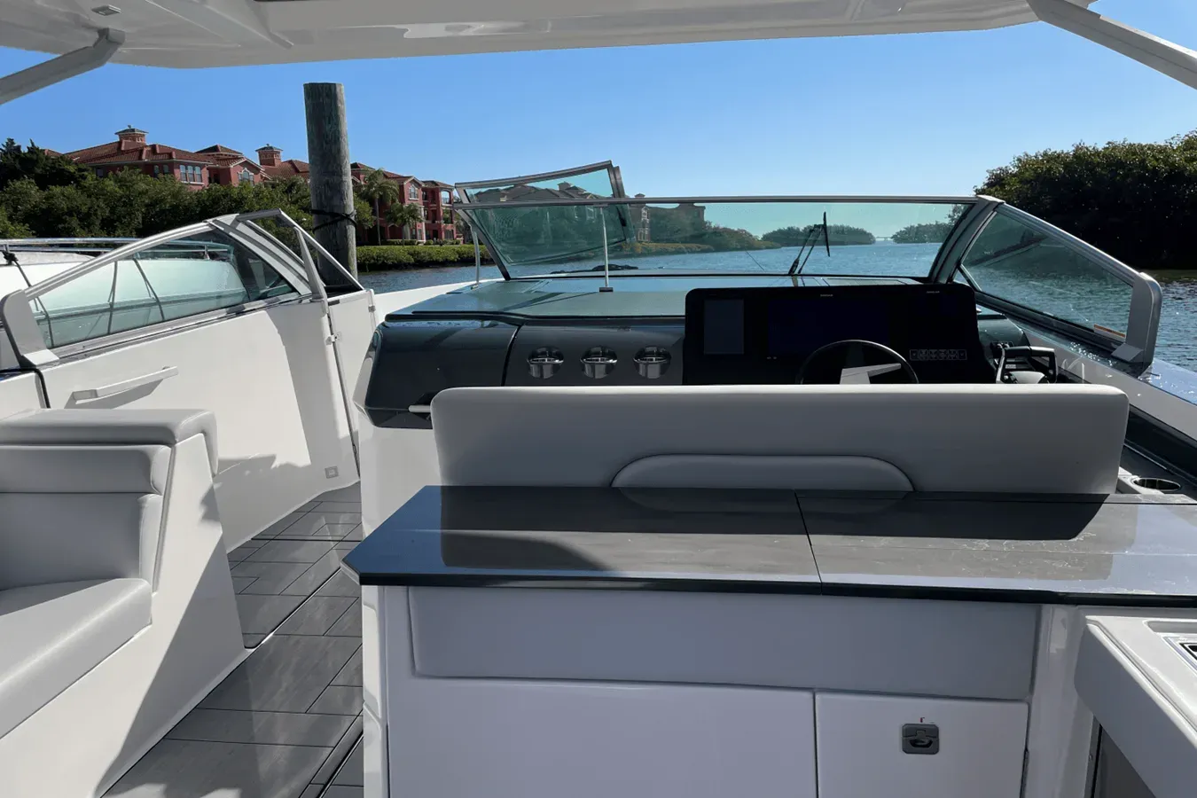 Buy a yacht Aviara AV40 Outboard AV40 Outboard