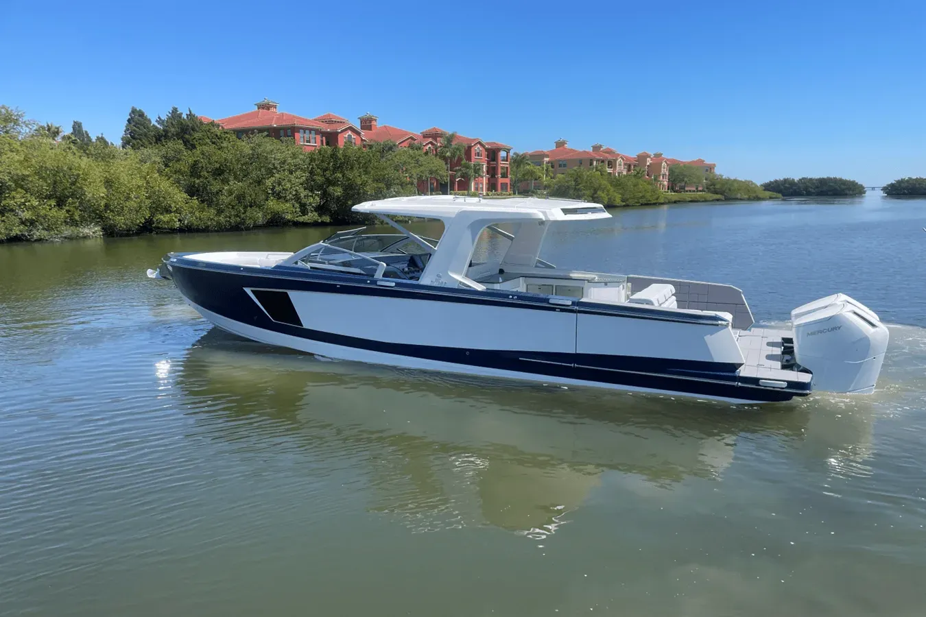 the best price on Aviara AV40 Outboard