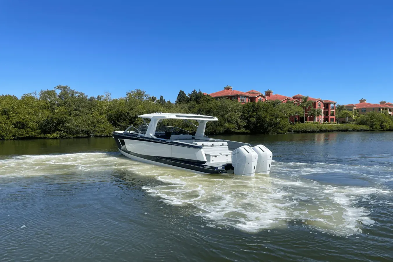 Buy a Aviara AV40 Outboard 40 at Shestakov Yacht Sales