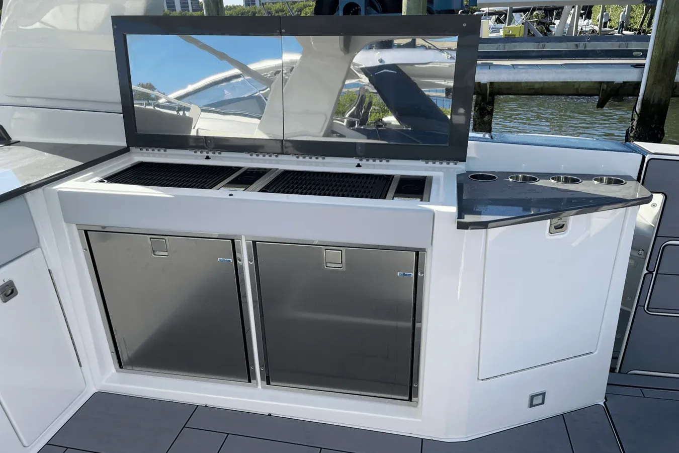 Aviara AV40 Outboard - AVIARA