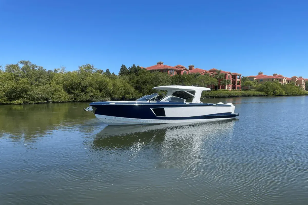 Aviara AV40 Outboard