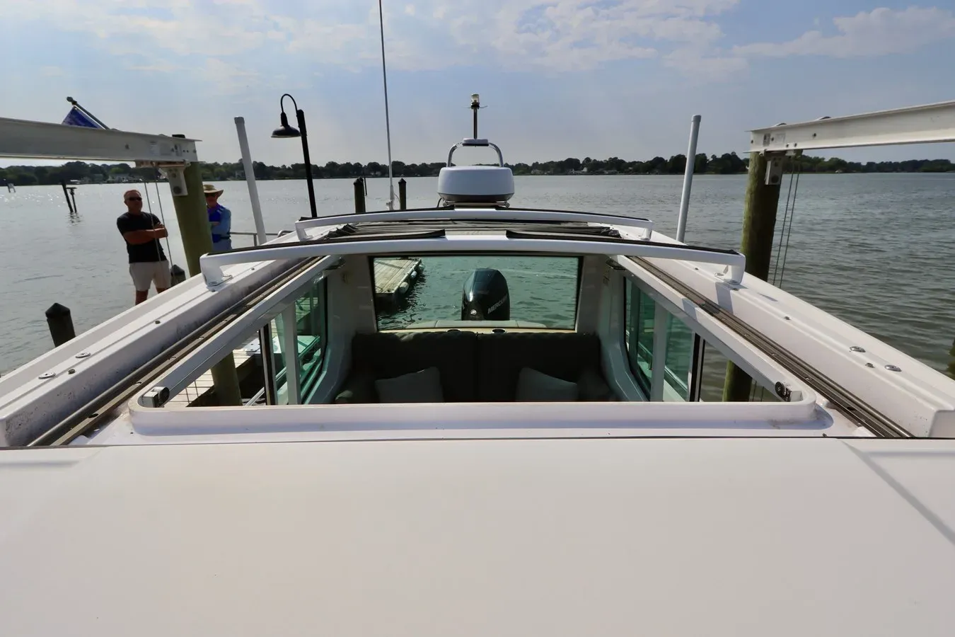 Buy a yacht LULUBELLE - Axopar