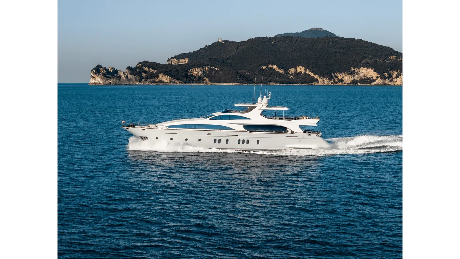 Buy a SERENDIPITY 116 at Shestakov Yacht Sales