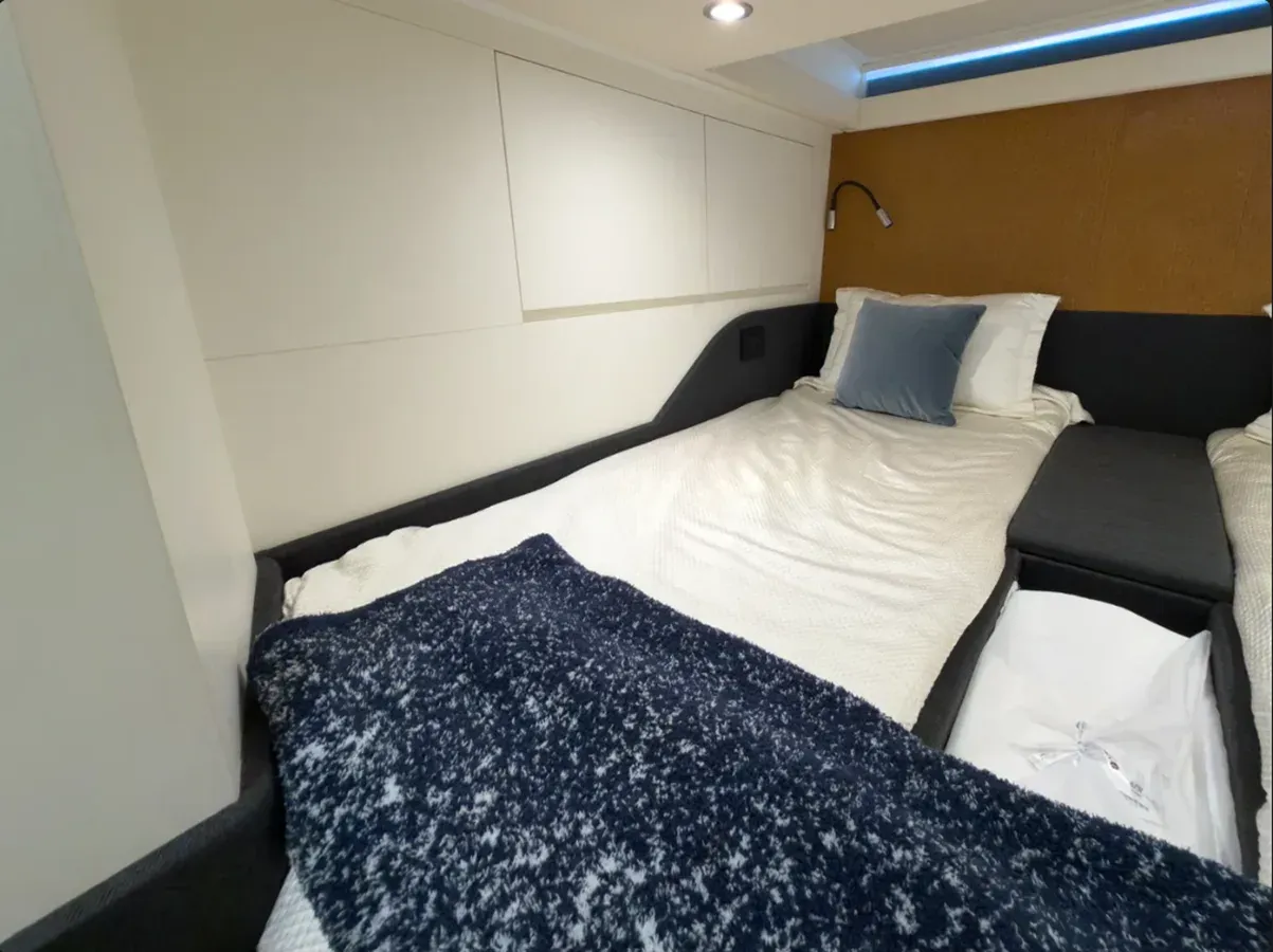 Nauti Pleasure - Azimut Yachts