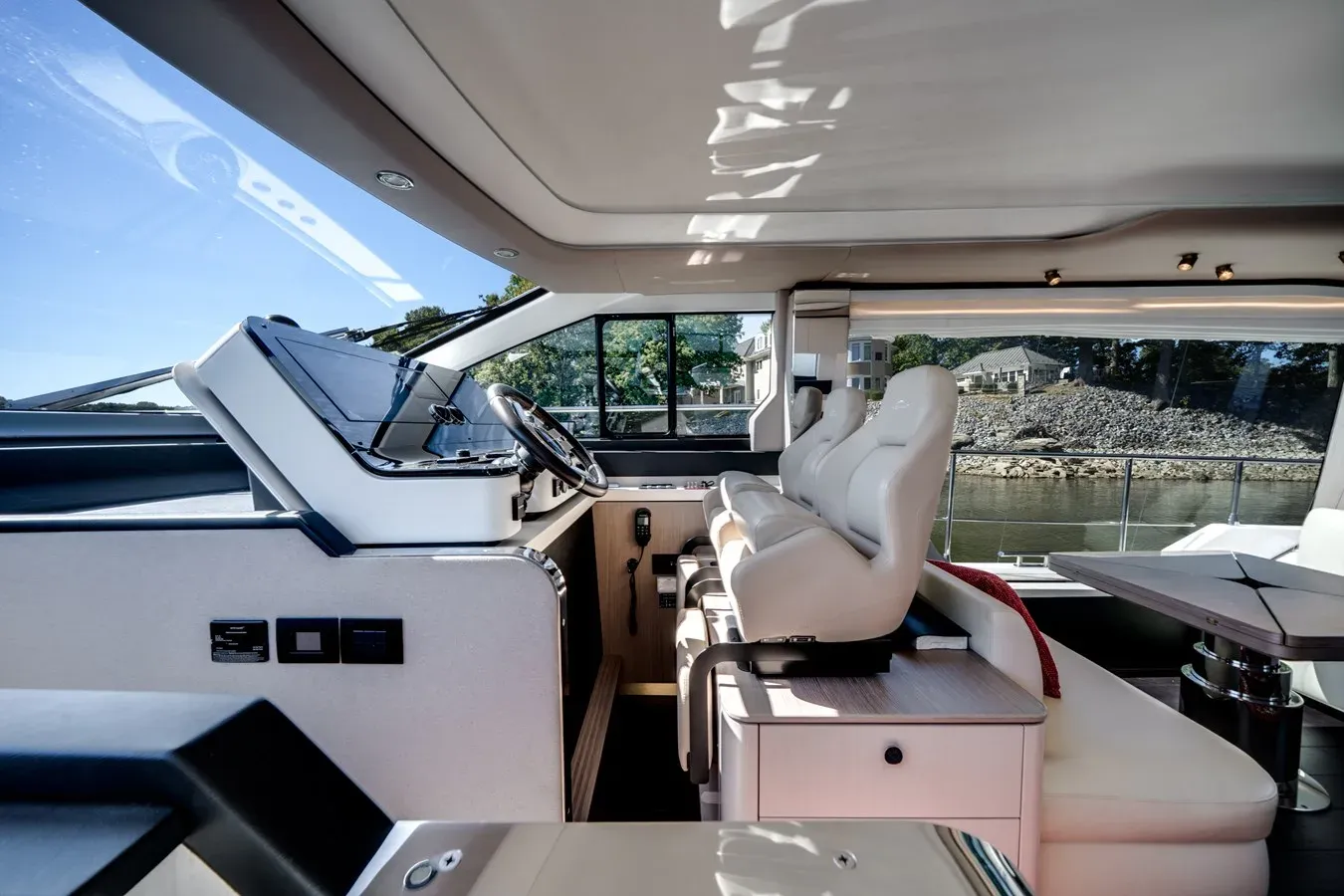 Nauti-Wolfe IV 60 Fly