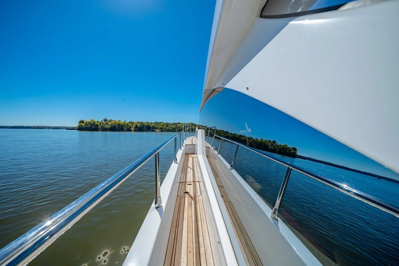 Nauti-Wolfe IV - Azimut Yachts
