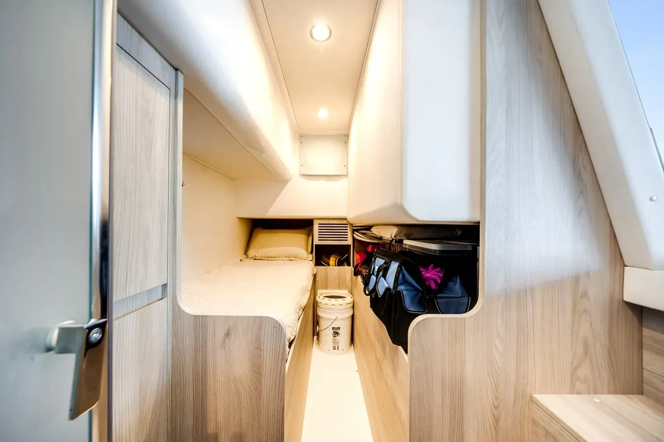 Buy a yacht Nauti-Wolfe IV - Azimut Yachts