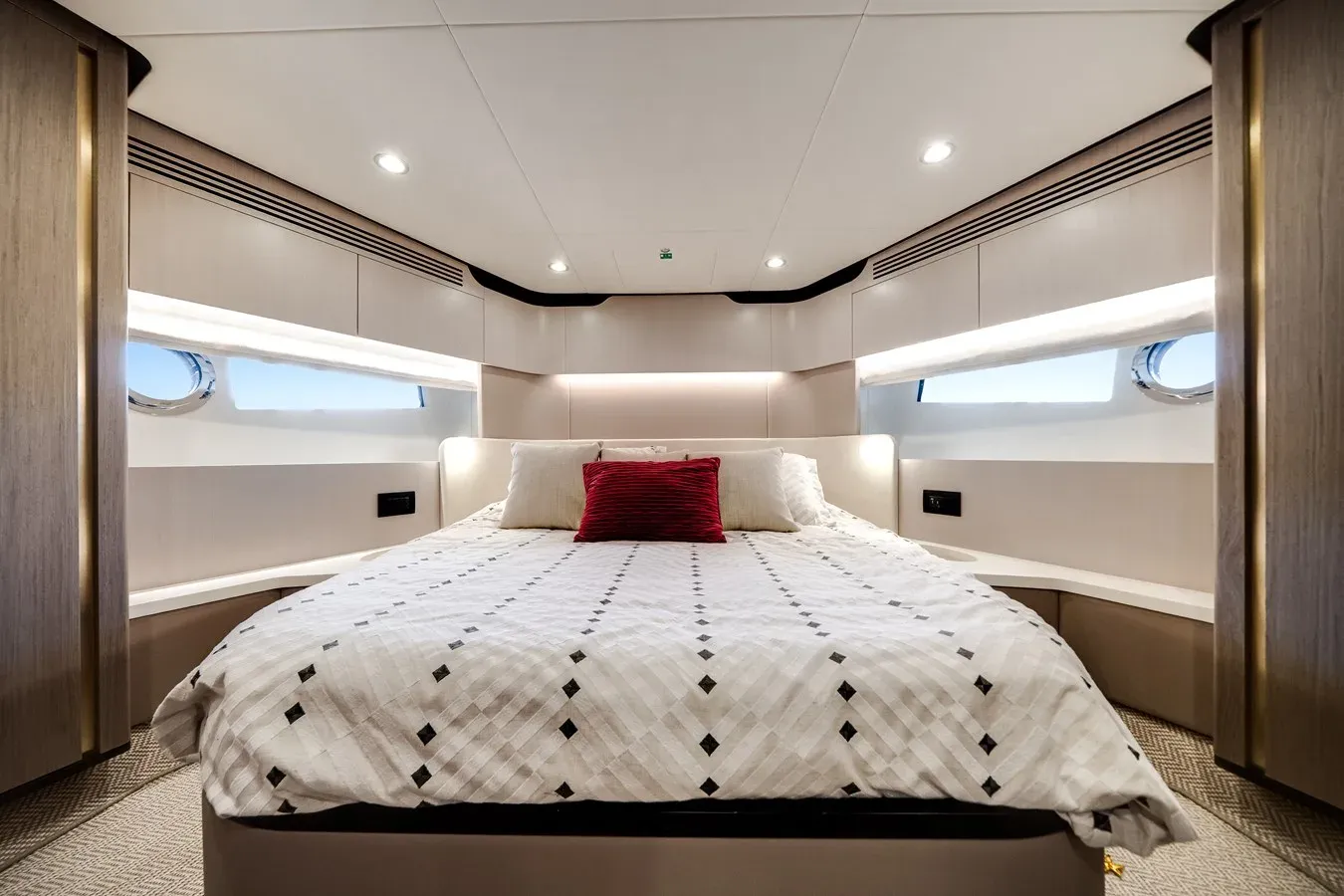 Nauti-Wolfe IV - Azimut Yachts
