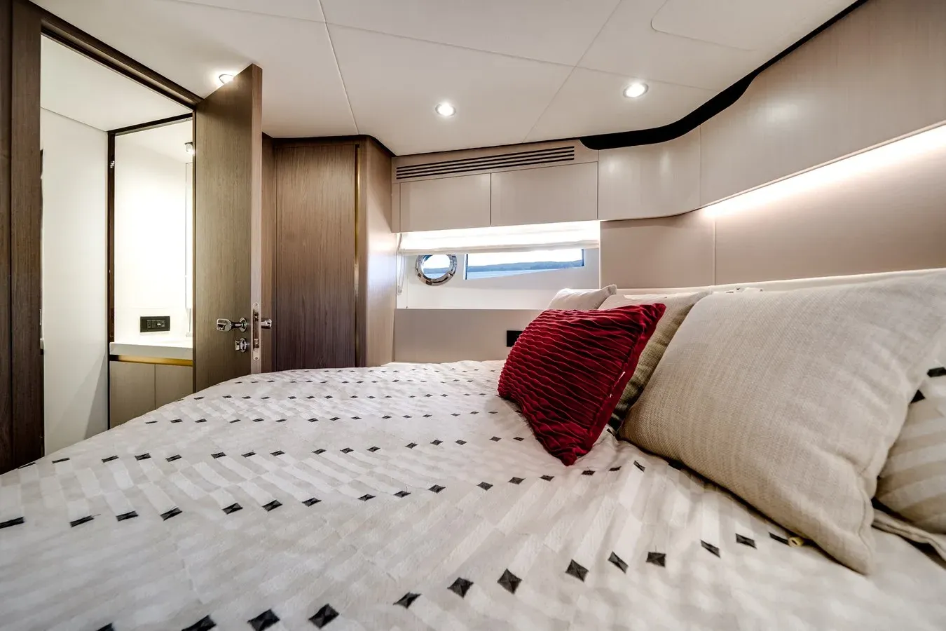 the best price on Nauti-Wolfe IV 60