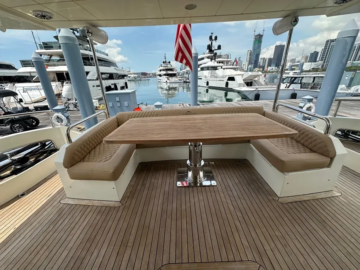 75ft Azimut 2010, Minimal Risk - Azimut Yachts yacht sale