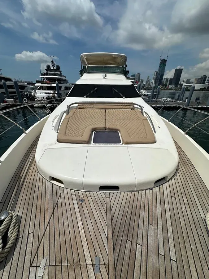 the best price on 75ft Azimut 2010, Minimal Risk 2010