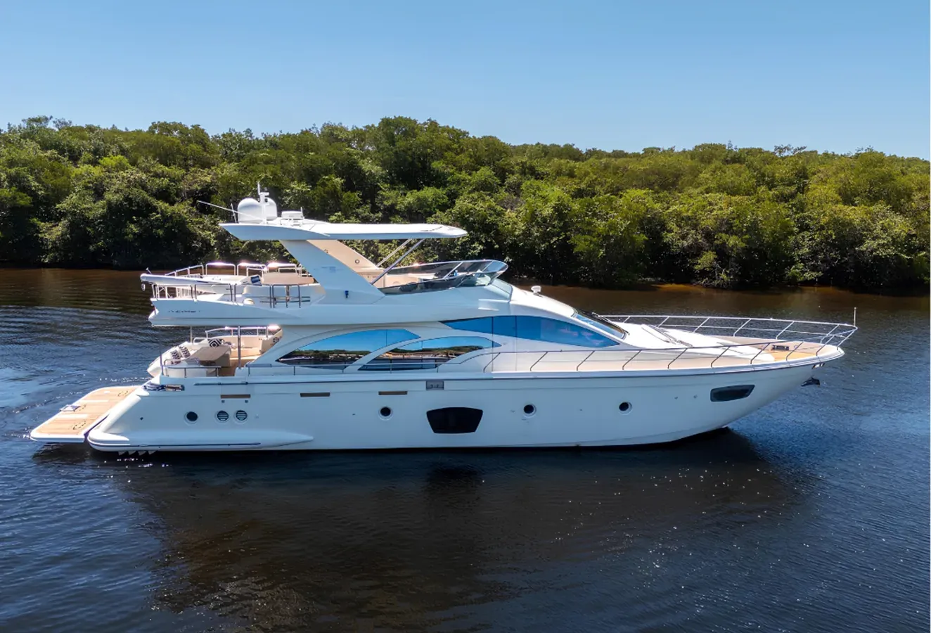 the best price on 75ft Azimut 2010, Minimal Risk