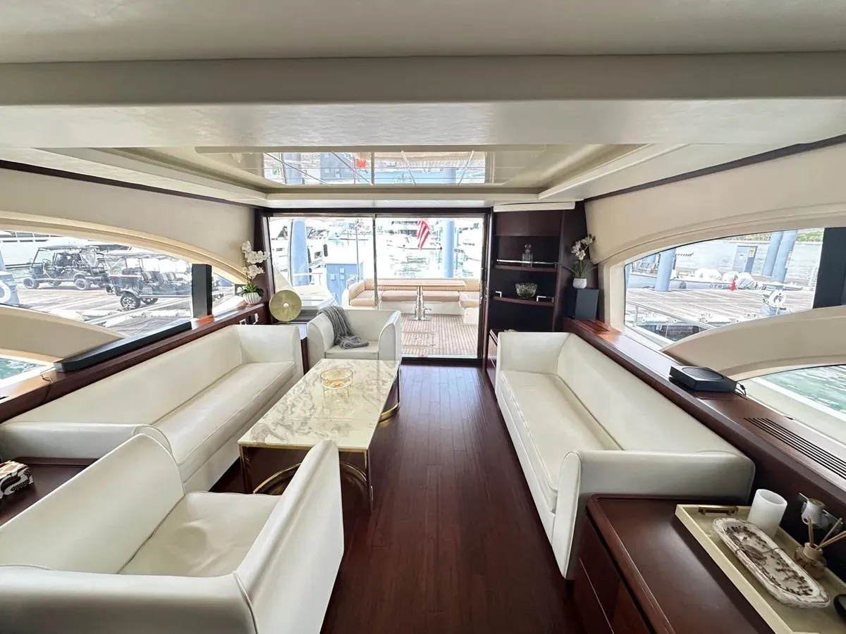 Buy a yacht 75ft Azimut 2010, Minimal Risk 2010