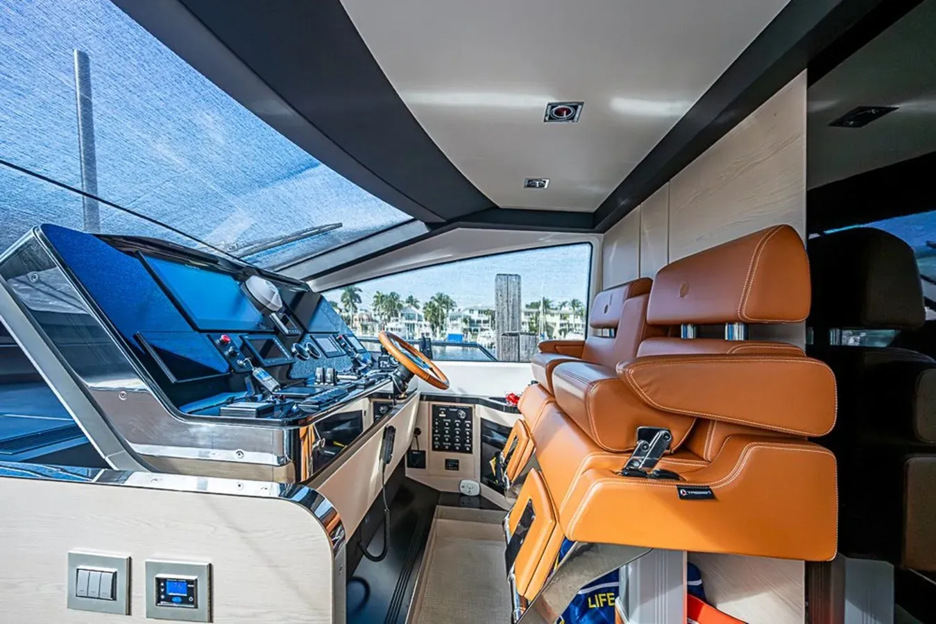Buy a yacht LUCKY 7 - Azimut Yachts