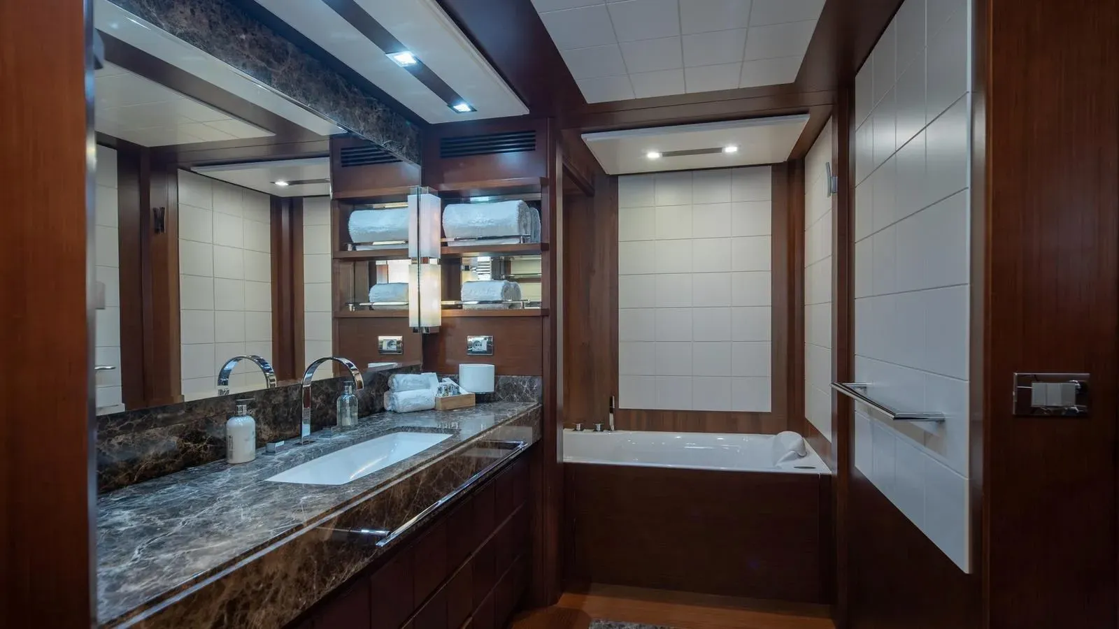 Buy a yacht KOUKLES - Azimut Yachts