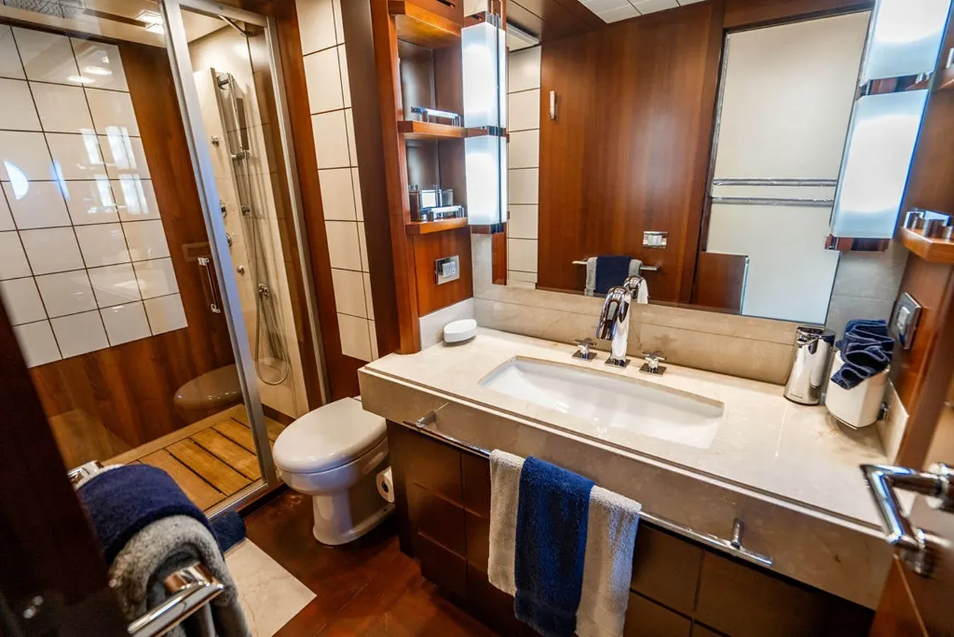 Buy a BEAUTIFUL M Flybridge at Shestakov Yacht Sales