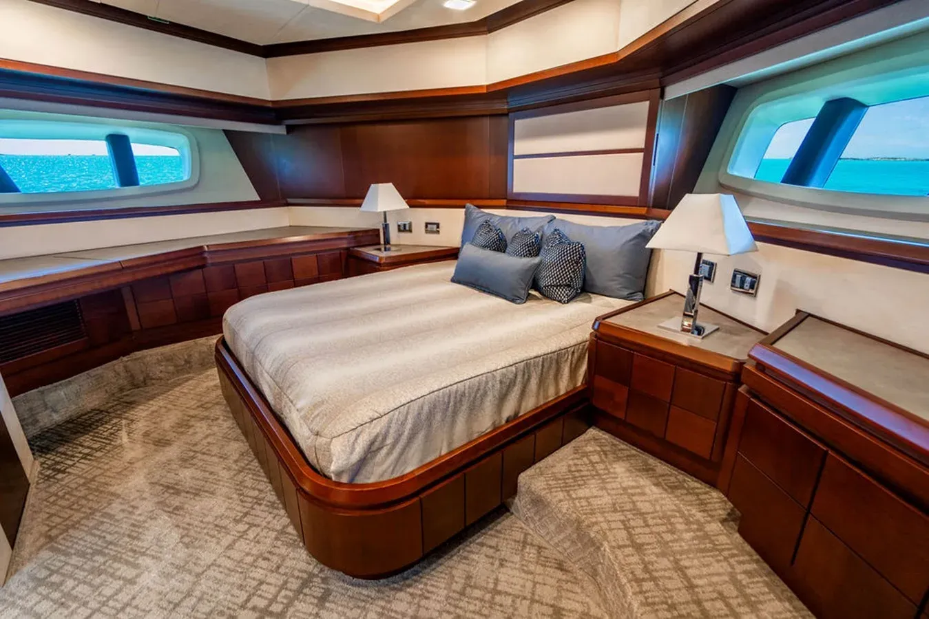 Buy a yacht BEAUTIFUL M - Azimut Yachts