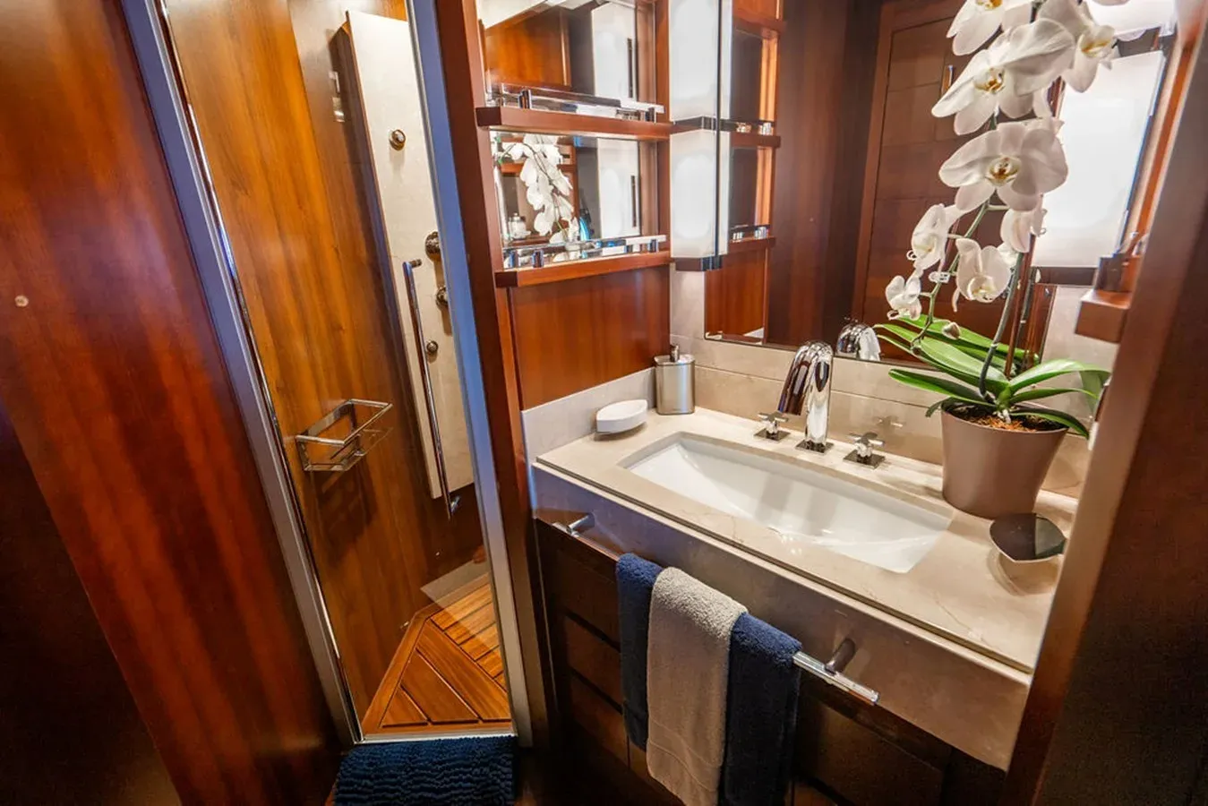 the best price on BEAUTIFUL M Flybridge