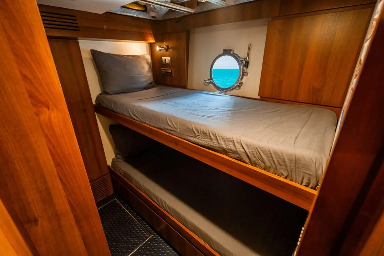 Buy a BEAUTIFUL M - Azimut Yachts at Shestakov Yacht Sales