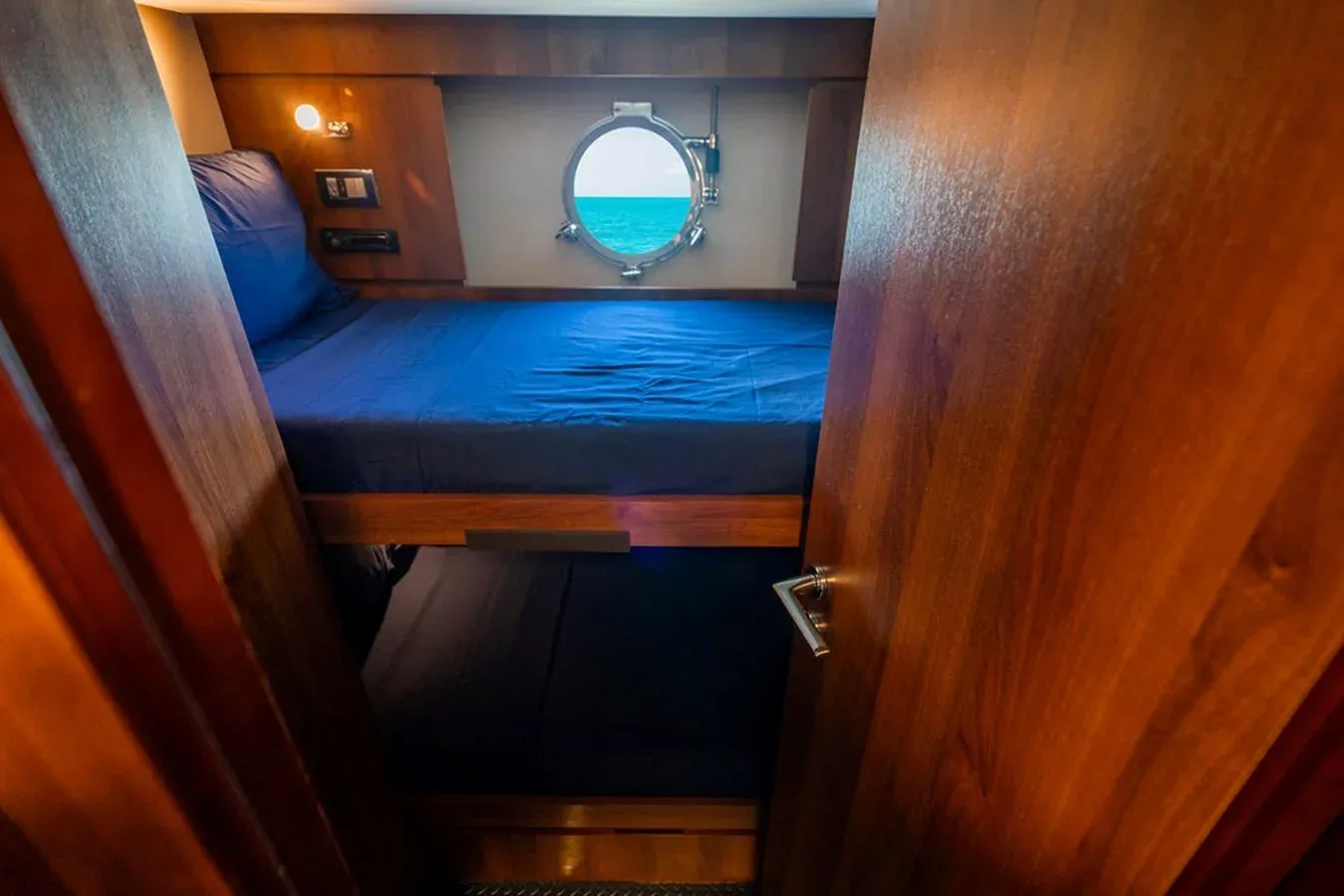 Buy a yacht BEAUTIFUL M - Azimut Yachts