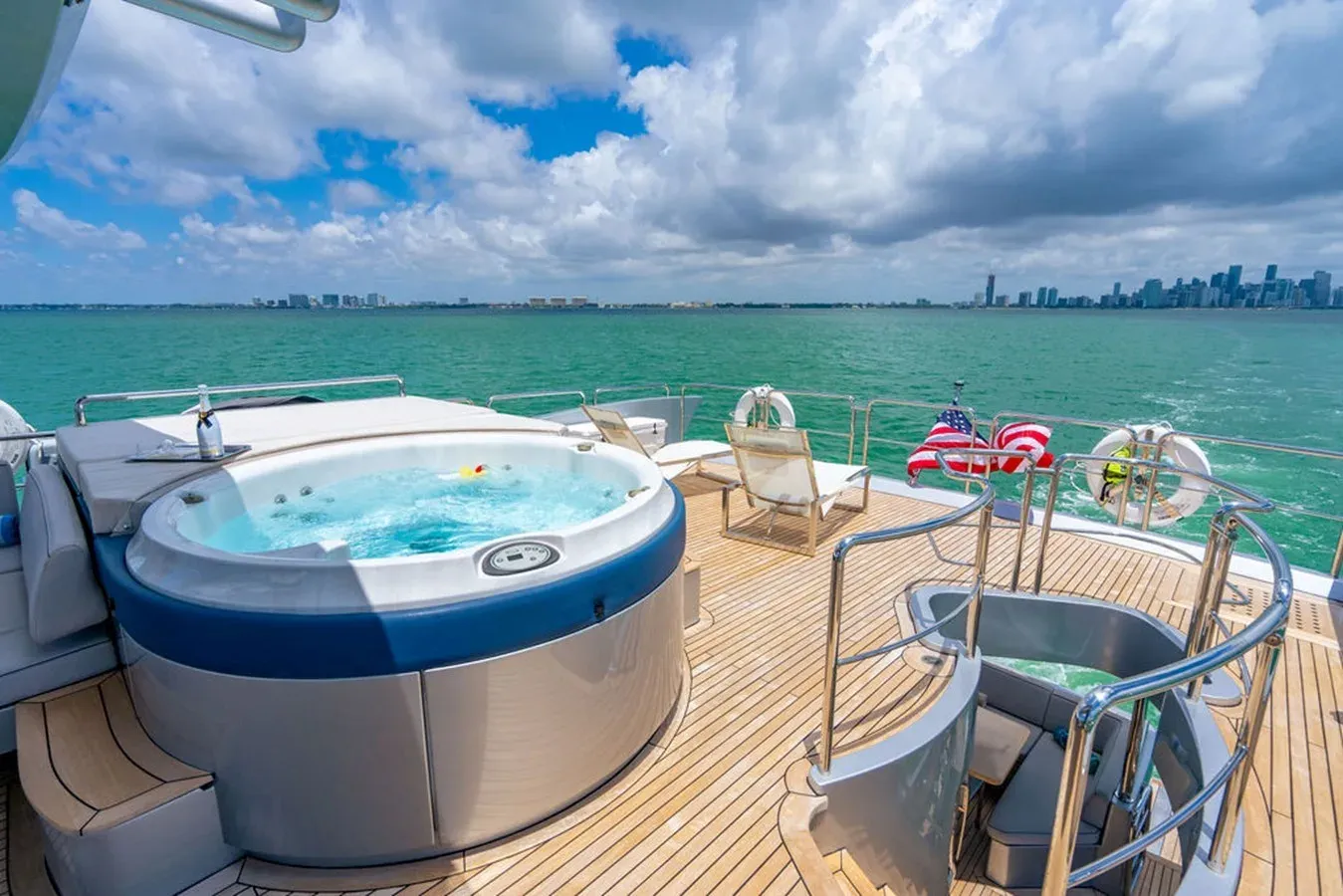 BEAUTIFUL M Flybridge