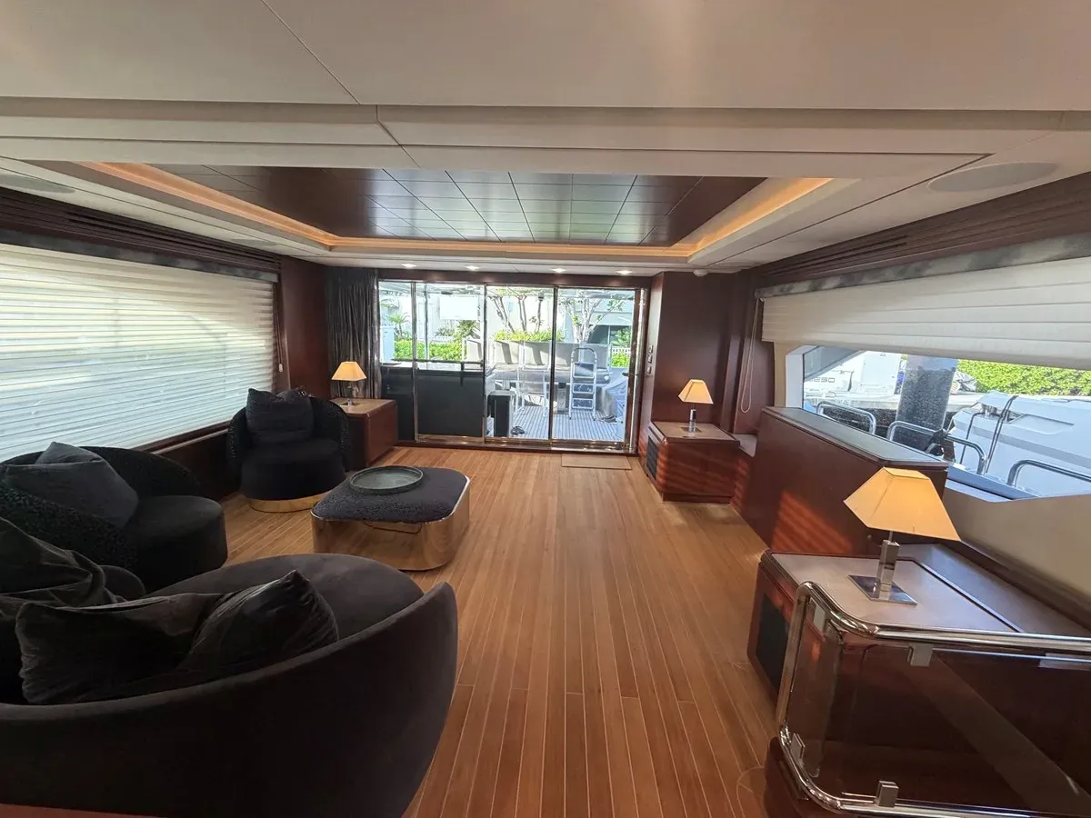 BEAUTIFUL M Flybridge price