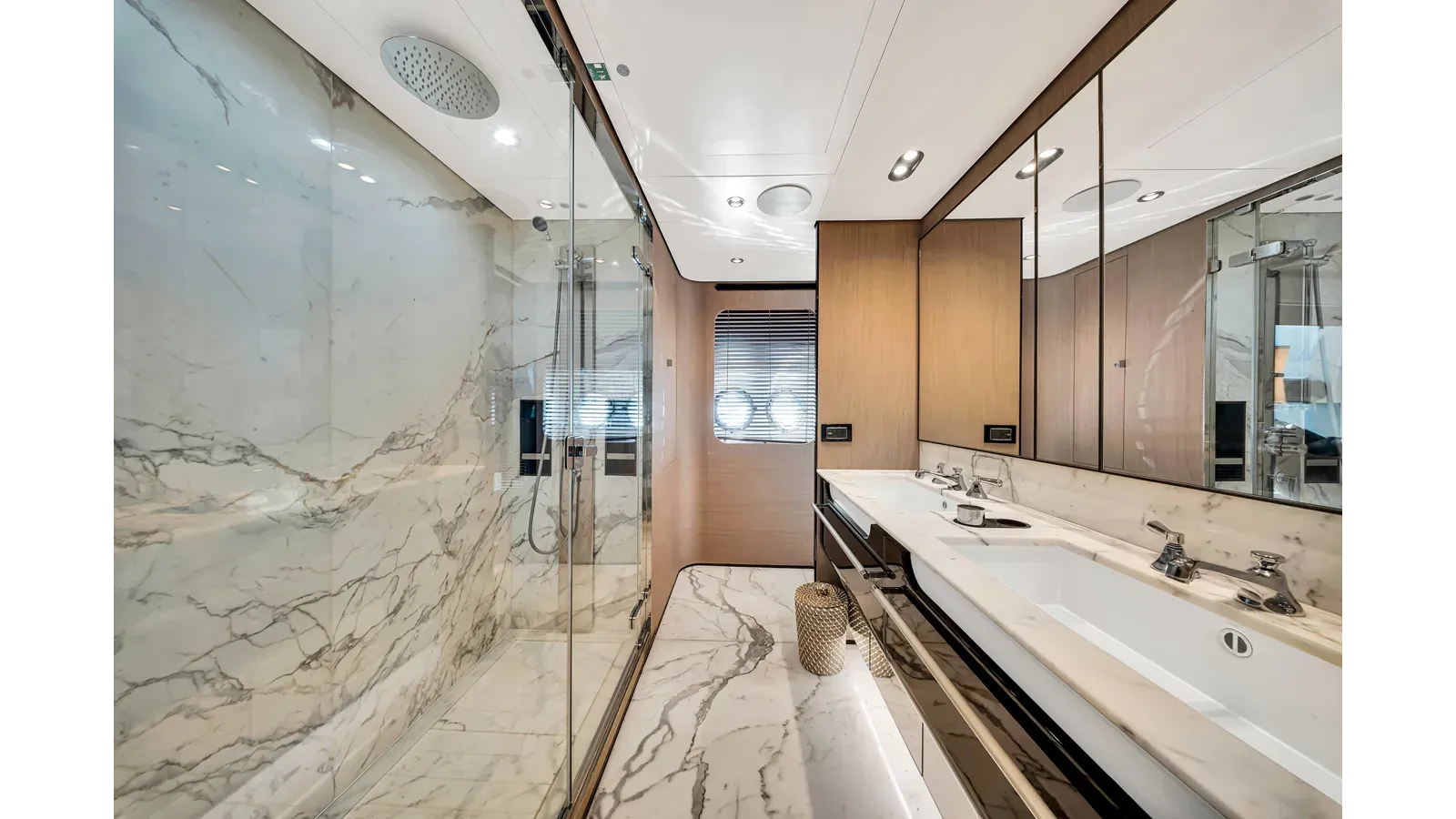 the best price on CLOUD 9 - Azimut Yachts