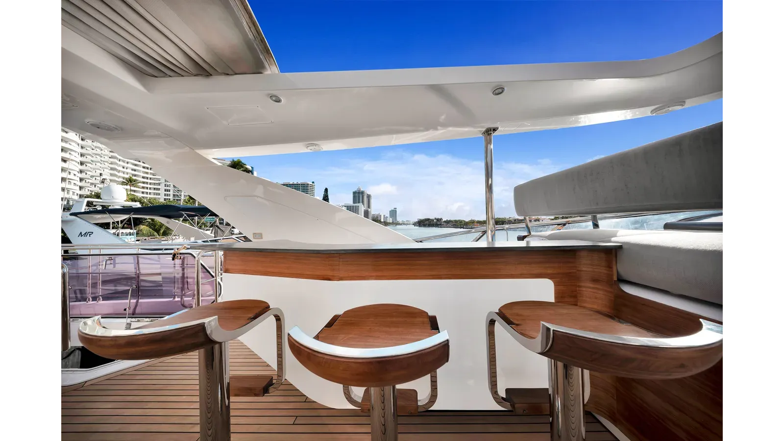 the best price on CLOUD 9 - Azimut Yachts